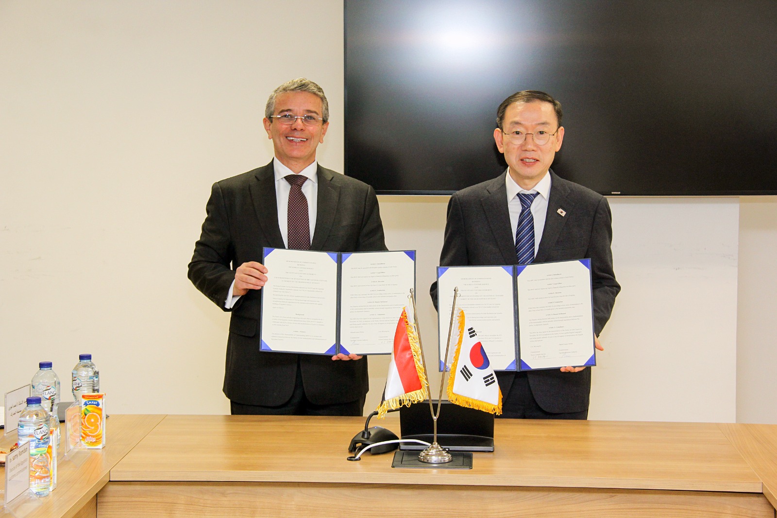 جانب من توقيع المذكرة