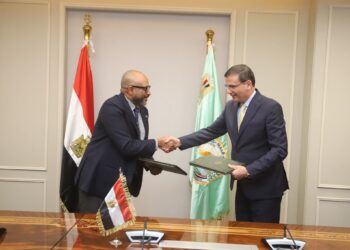 جانب من توقيع البروتوكول