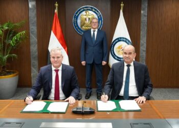 جانب من توقيع عقد رخصة وقود إنتاج الطائرات