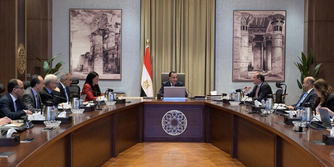 جانب من اجتماع رئيس مجلس الوزراء