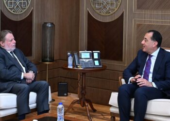 رئيس الوزراء ومحافظ البنك المركزي