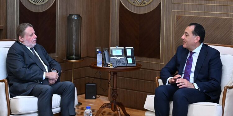 رئيس الوزراء ومحافظ البنك المركزي