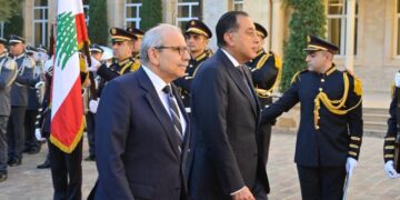 جانب من مراسم استقبال رئيس الوزراء