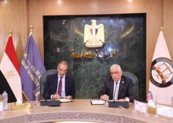 جانب من توقيع البروتوكول