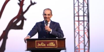 الدكتور عمرو طلعت وزير الاتصالات