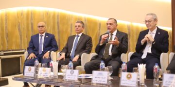 جانب من حوار رئيس مصلحة الجمارك