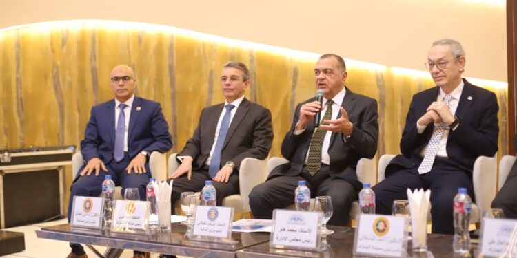 جانب من حوار رئيس مصلحة الجمارك