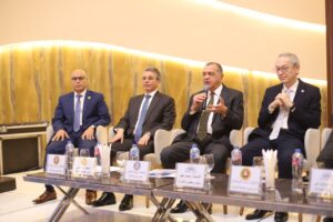 جانب من حوار رئيس مصلحة الجمارك