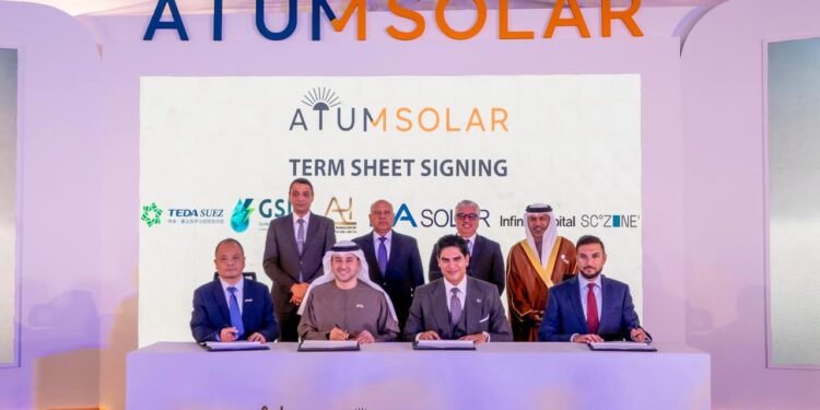 جانب من وضع حجر الأساس لمصنع "جينفاكس"