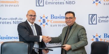 جانب من التوقيع