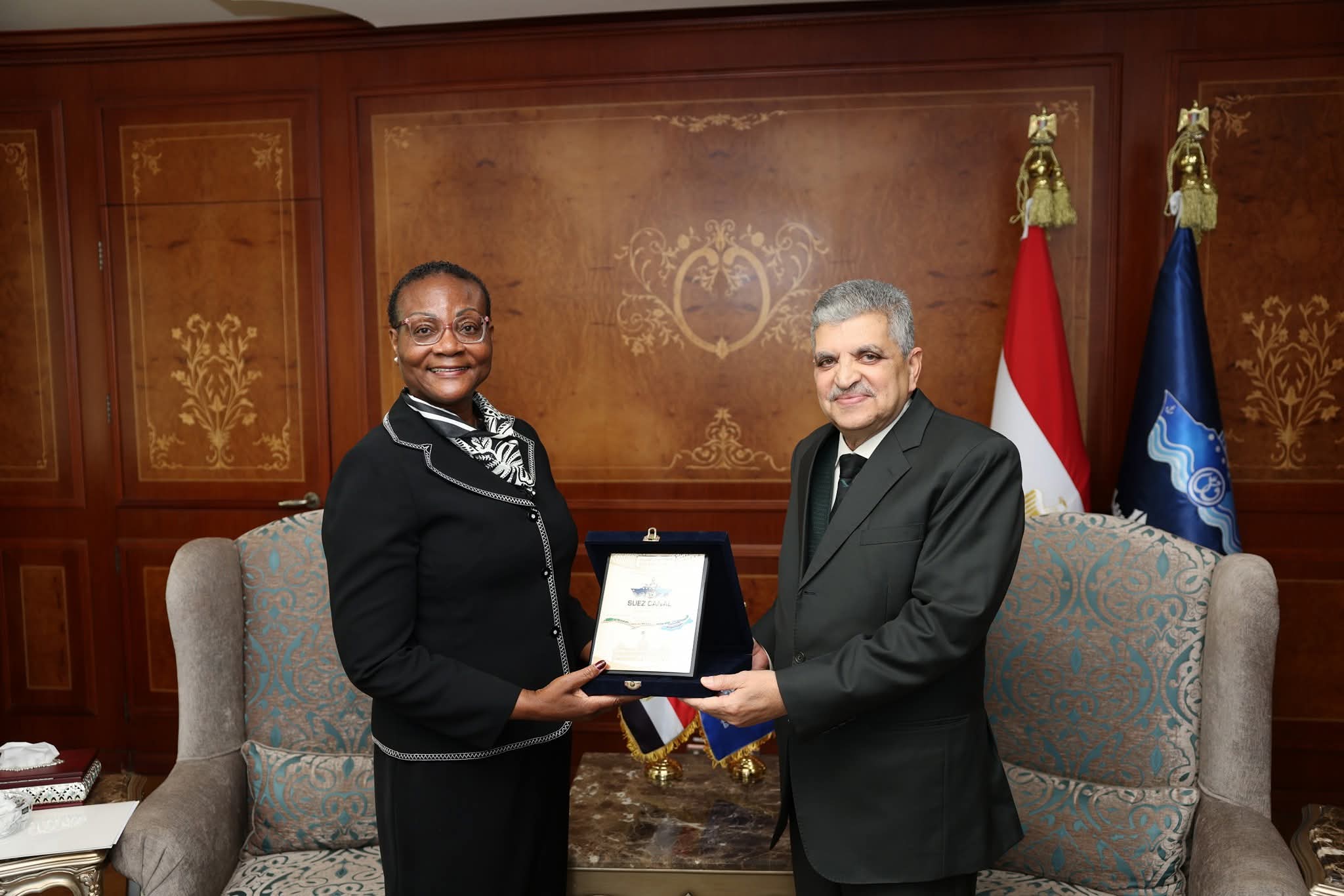 جانب من التوقيع