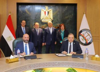 جانب من توقيع البروتوكول