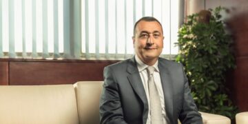عمرو أبو العزم يفوز بلقب الرئيس التنفيذي الأكثر تأثيرًا في القطاع غير المصرفي