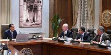 جانب من اجتماع رئيس الوزراء مع رئيس مجلس إدارة مجموعة "فيكا"