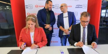 جانب من توقيع الشراكة