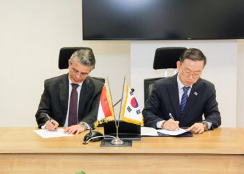 جانب من توقيع المذكرة