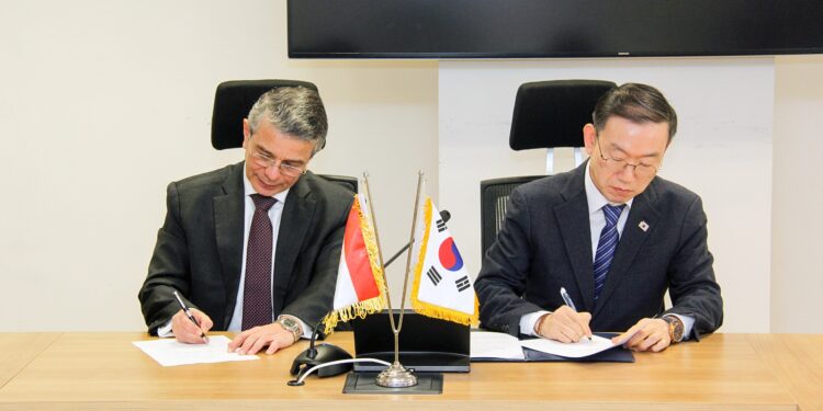 جانب من توقيع المذكرة