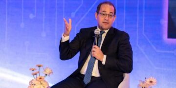 جانب من جلسة وزير المالية