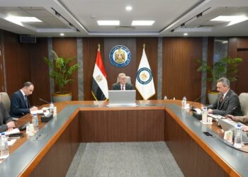 وزير البترول يبحث تطوير تدريب سائقي نقل المنتجات البترولية بالشراكة مع شركة السهام