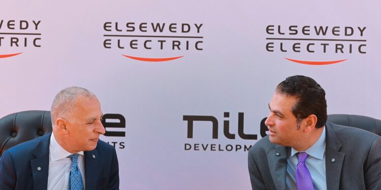 جانب من التوقيع