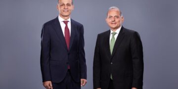 هشام عكاشة الرئيس التنفيذي لبنك مصر وهاني السمرة رئيس قطاع الموارد البشرية ببنك مصر