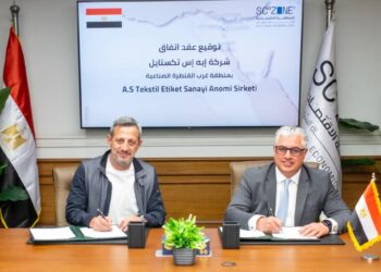 جانب من التوقيع