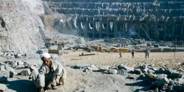 صورة أرشيفية لبناء السد العالي