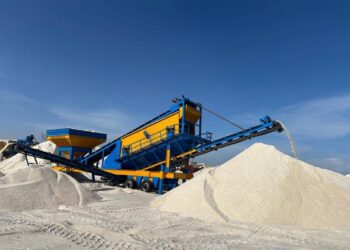 «النصر للملاحات» تصدر أكبر شحنة ملح في تاريخها من ميناء العريش