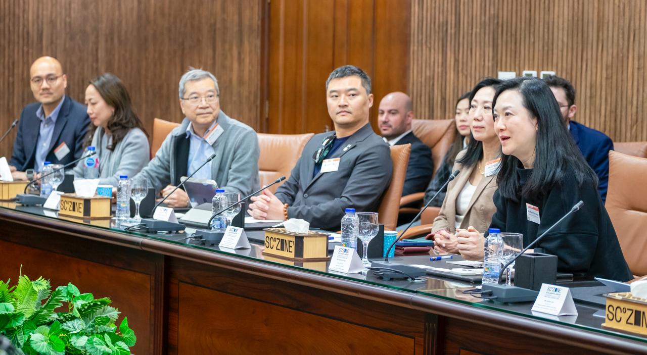 جانب من الاجتماع 