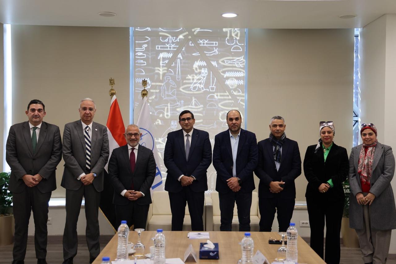 جانب من التوقيع