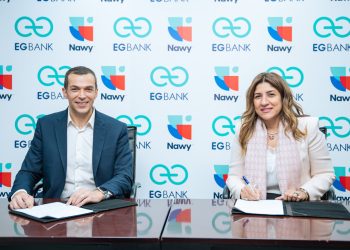 جانب من التوقيع