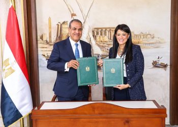 جانب من توقيع البروتوكول