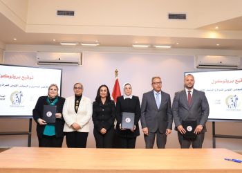 جانب من توقيع البروتوكول