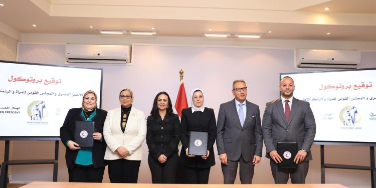 جانب من توقيع البروتوكول