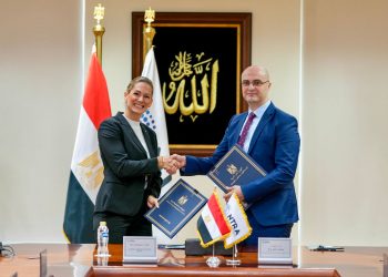 جانب من التوقيع