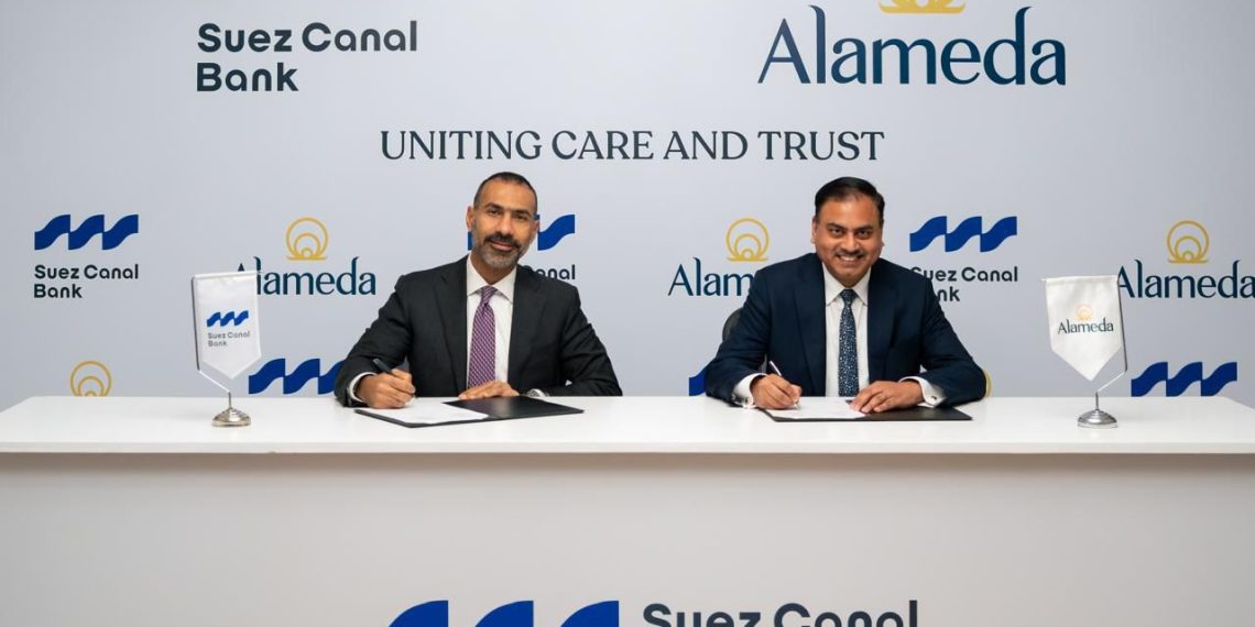 جانب من التوقيع