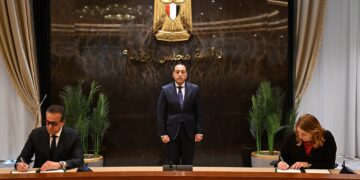 جانب من التوقيع