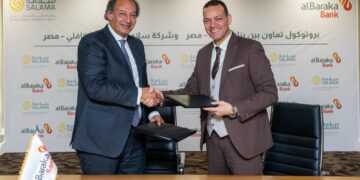 جانب من التوقيع