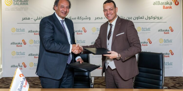 جانب من التوقيع