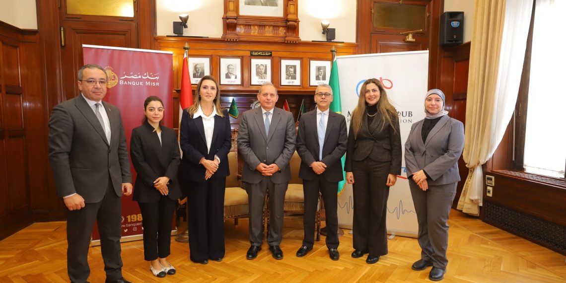 جانب من التوقيع