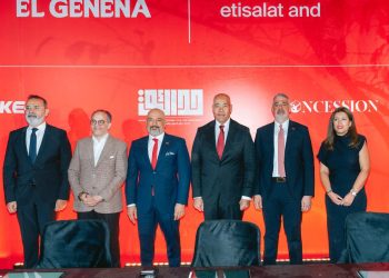 جانب من التوقيع