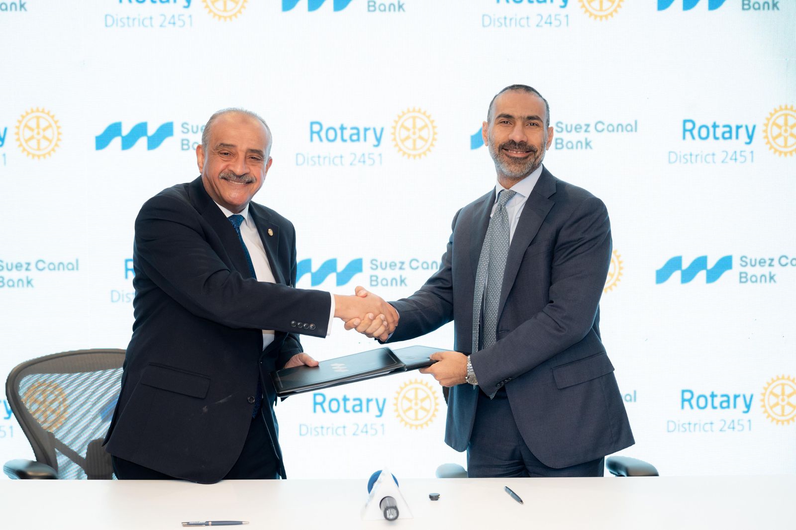 جانب من توقيع البروتوكول 