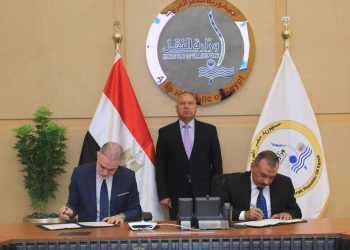 جانب من توقيع البروتوكول