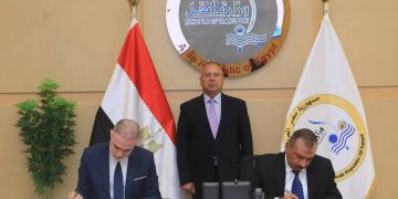 جانب من توقيع البروتوكول