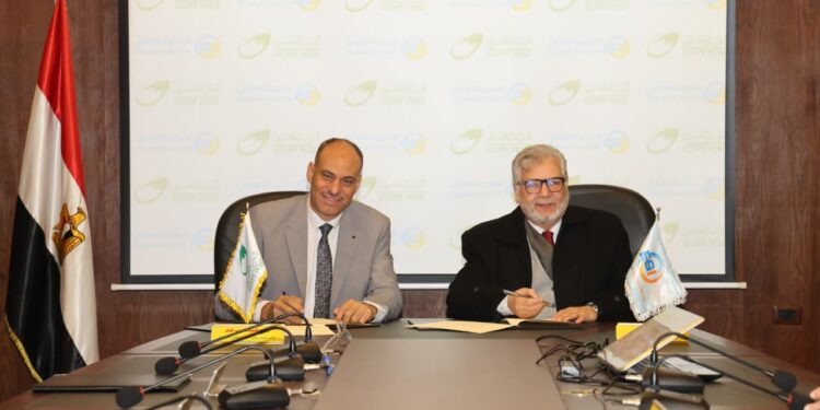 جانب من توقيع الشراكة