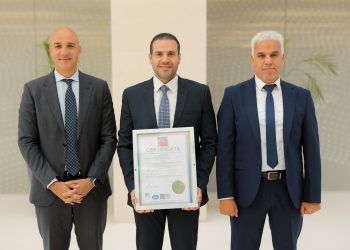 جانب من الحصول على الشهادة