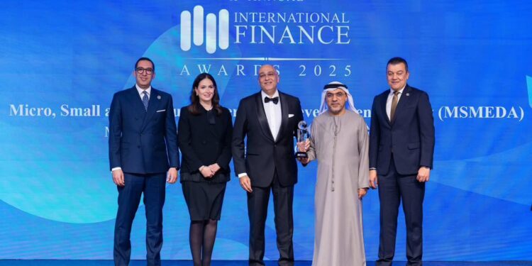 جانب من التكريم