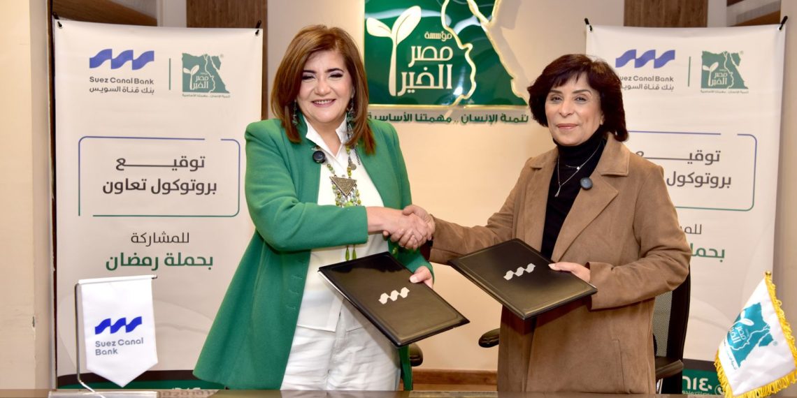 جانب من التوقيع