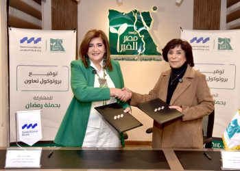 جانب من التوقيع