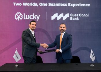 جانب من التوقيع